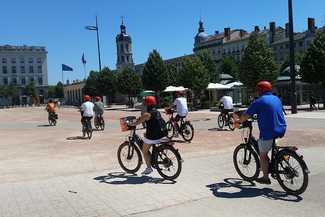 2h - Electric Bike Tour of Lyon with a Local Guide - Hôtel de Ville Area: Square Time That Helps the City Make Sense