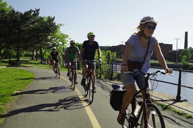 3 Hour Montreal City Bike Tour with Wine or Beer (AM & PM) - Food and the included drink: how to make it work without slowing down