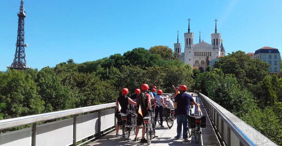 4h Complete Lyon Experience - E-Bike, Tasting & Walk - Who should book this e-bike + tasting + Vieux Lyon walk?