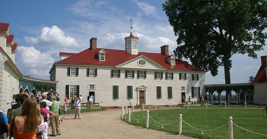 Alexandria: Full-Day Bike Tour to Mt Vernon w/ Optional Boat - Food on the grounds: simple, convenient, and built for a bike day