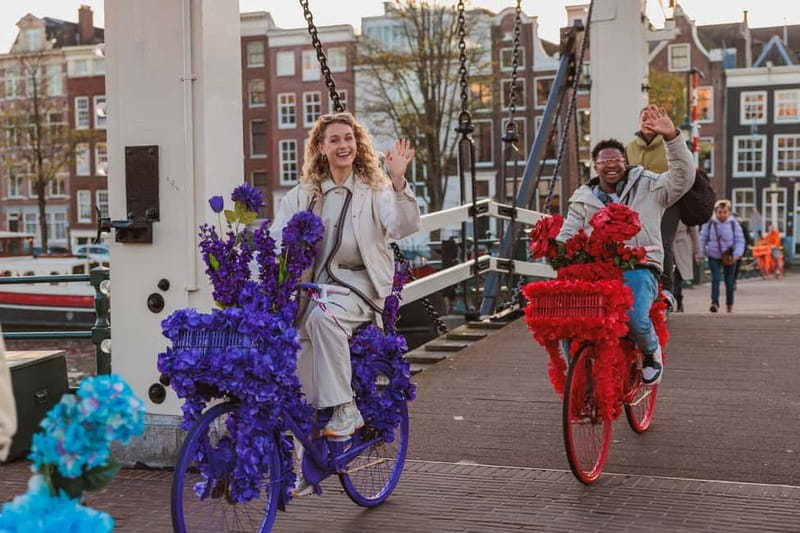 Amsterdam: City Centre, Guided Bike Tour on Flower Bikes - Rijksmuseum area photo stop: great angles without a full museum day