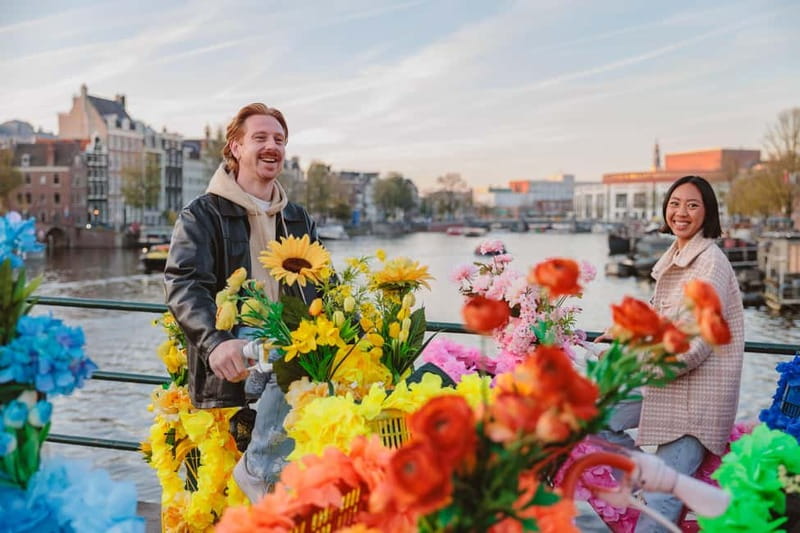 Amsterdam: City Centre, Guided Bike Tour on Flower Bikes - De Negen Straatjes: shopping lanes and small-street charm