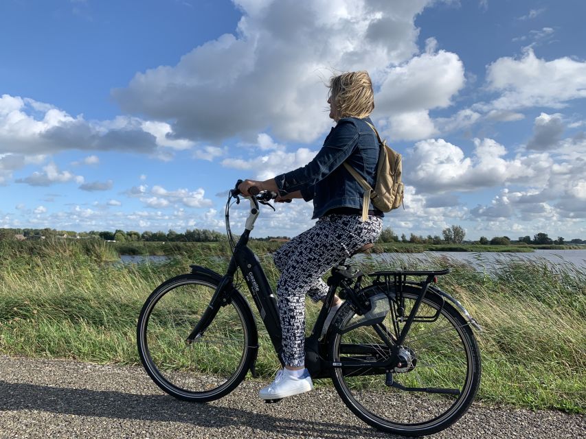 Amsterdam: Countryside Bike Tour and Zaanse Schans Windmills - Clogs and cheese: the tastings that actually make sense