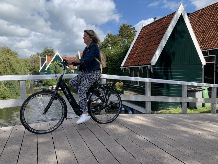 Amsterdam: Countryside Bike Tour and Zaanse Schans Windmills - Riding back to Zaandam and back to Amsterdam