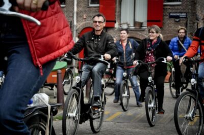Amsterdam: Guided City Bike Tour in French - Westerdok and the turn toward De Negen Straatjes