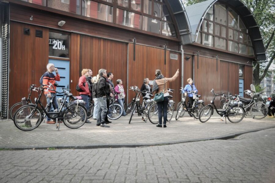 Amsterdam: Guided City Bike Tour in French - What the French guides do well (and why it matters)