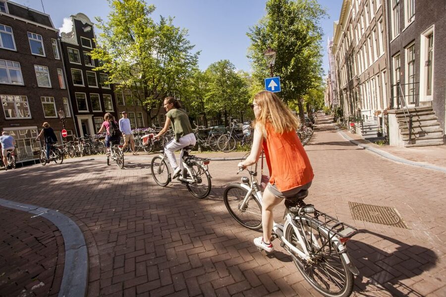 Amsterdam: Hidden Gems & Highlights Guided Bike Tour - The café break: how the timing keeps the tour comfortable