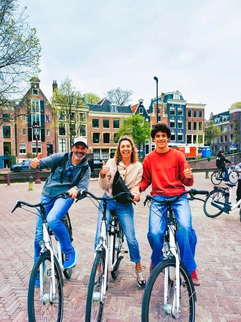 Amsterdam: Off the Beaten Path Bike Tour in French - From Amsterdam-Centrum to Prins Hendrikkade and Entrepotdok