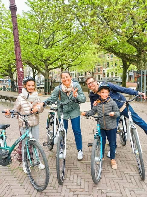 Amsterdam: Off the Beaten Path Bike Tour in French - Magere Brug and Amstelveld: the bridge-and-square rhythm