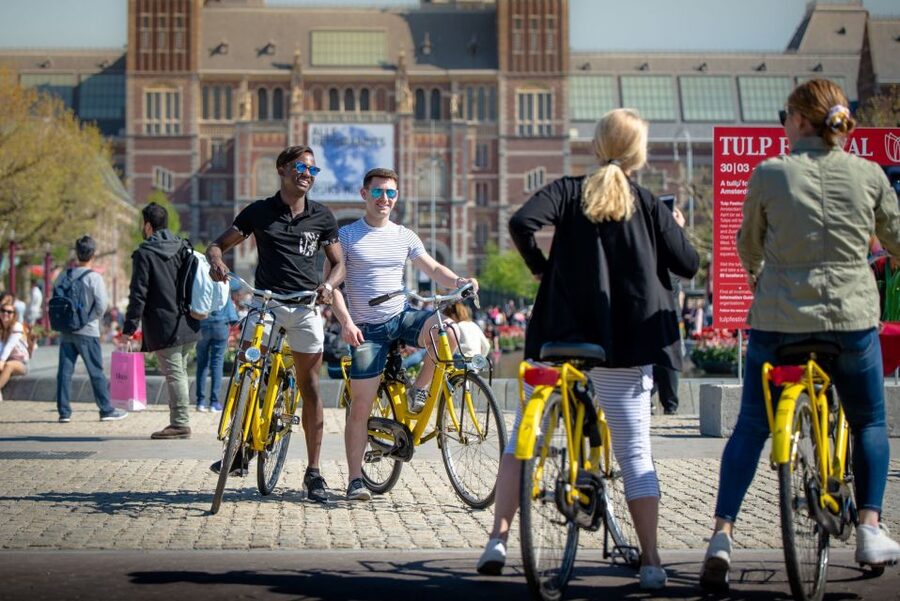 Amsterdam: Relaxed City Highlights Guided Bike Tour - Starting at Mokum’s Old Square: Nieuwezijds Kolk to the Canal Belt