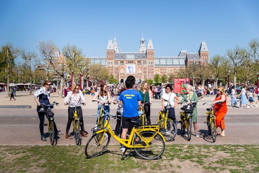 Amsterdam: Relaxed City Highlights Guided Bike Tour - Jordaan on Two Wheels: Past Courtyards, Canals, and Local Rhythm