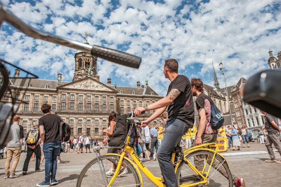 Amsterdam: Relaxed City Highlights Guided Bike Tour - Easy Riding Tips: How This Tour Keeps You Safe and Together
