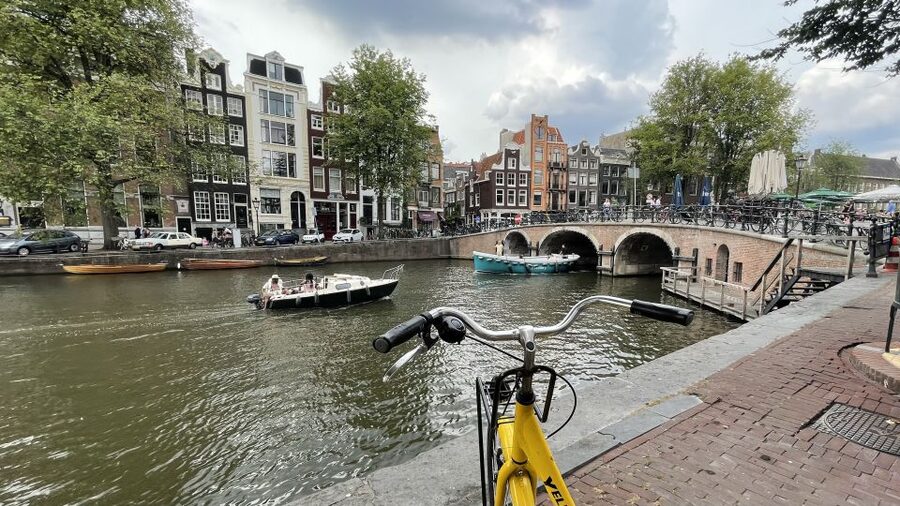 Amsterdam: Relaxed City Highlights Guided Bike Tour - What $34 Gets You: Value Beyond the Headline Price