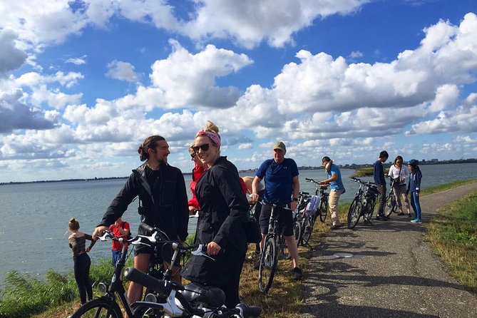 Amsterdam's Countryside Half-Day Bike Tour in Small Group - Bikes, Helmets, and Guides: What Makes the Small-Group Feel Work