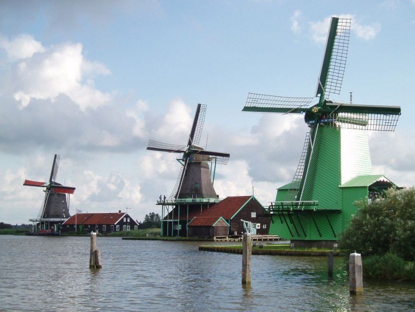 Amsterdam: Zaanse Schans Windmills Bike Tour with Guide - Pedaling from Amsterdam to a windmill “time capsule”