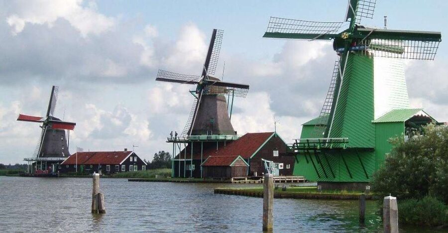 Amsterdam: Zaanse Schans Windmills Bike Tour with Guide - Getting there: Amsterdam Centraal to Koog aan de Zaan without stress