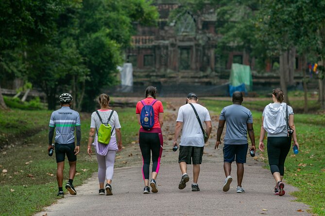 Angkor Sunrise Bike Tour / E-Bike or Tuk Tuk - Bayon and the maze-like feeling beyond Angkor Wat