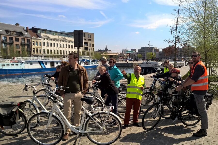 Antwerp: City Highlights Guided Bike Tour - Entering Antwerp’s Core Fast From Vleminckstraat