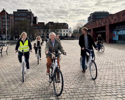 Antwerp: City Highlights Guided Bike Tour - Cathedral, City Hall, and Old Town Streets With Real Context