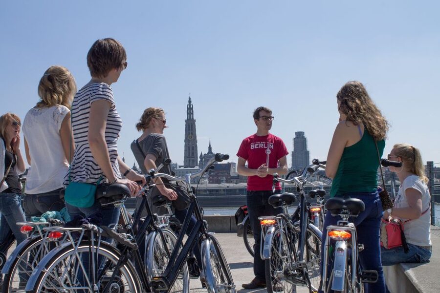 Antwerp: Guided Bike Tour - Cogels-Osylei and the Groen Kwartier: Mansions, Style, and Slow Stares