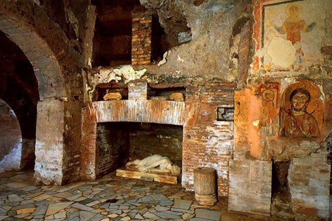Appian Way Aqueducts Bike Tour with Catacombs & Lunch - San Callisto Catacombs: An Underground Visit You Can’t Fake