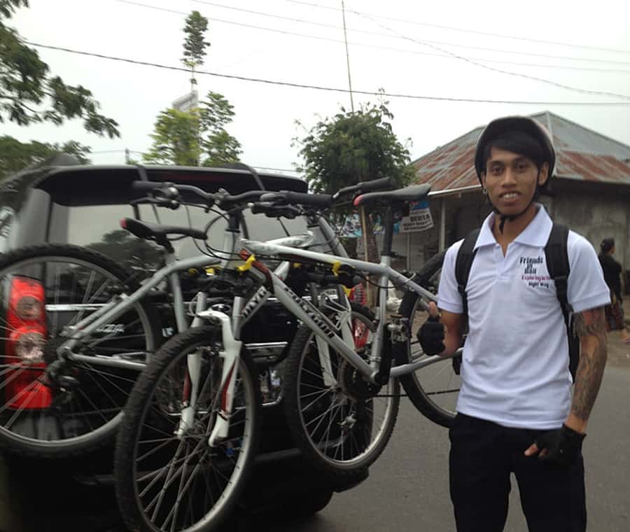 Bali Downhill Cultural Cycling Tour - The village school charity stop: simple, direct, meaningful