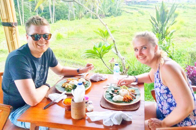 Bali Downhill Natural Cycling Tour & visit Volcano - Lunch at Banjar Laplapan: meal planning that works for different diets