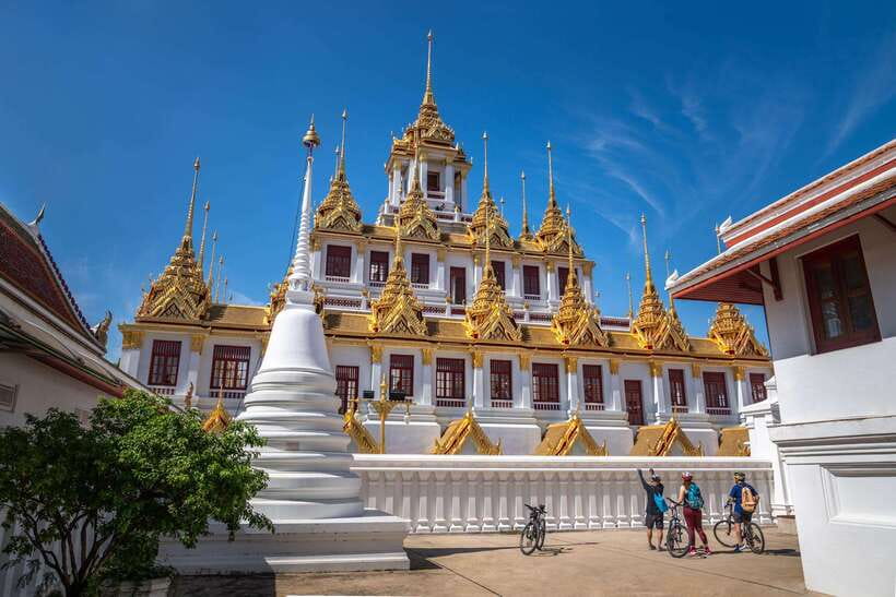 Bangkok: Backstreets and Historic Temples Bike Tour - Wat Suthat and the Giant Swing: the landmark with ceremony DNA