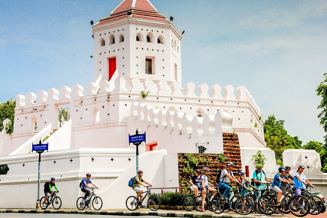 Bangkok: Backstreets and Temple Historic Bike Tour - Guides: what the experience tends to feel like in human terms