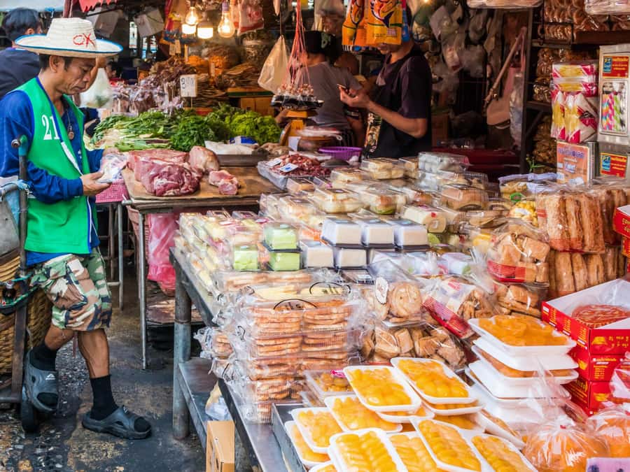 Bangkok: Khlong Toei Market & Bang Krachao Island Bike Tour - Who should book—and who should skip it