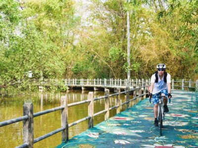 Bangkok: Khlong Toei Market & Bang Krachao Island Bike Tour - The tuk-tuk and ferry part that flips your Bangkok mood