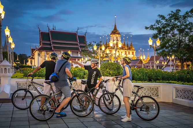 Bangkok: Night Bike Tour with Temples & Flower Market Visit - From Phra Sumen Fort to Rama VIII Bridge: photo stops with real atmosphere