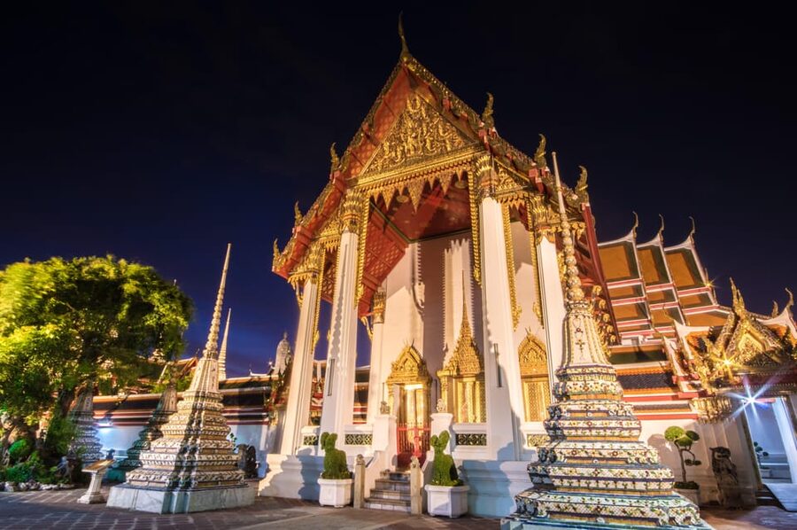 Bangkok: Night Bike Tour with Temples & Flower Market Visit - Wat Pho and Grand Palace area without the daytime crush