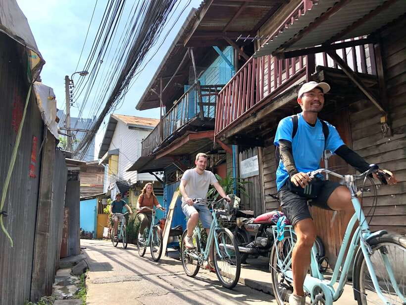 Bangkok: Temples, Canals & Local Life Bike Tour - Why this Thonburi bike route feels more Bangkok