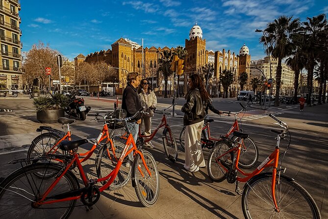Barcelona: Bike or eBike Tour, Top Sights & Local Insights - La Monumental, Arc de Triomf, and Parc de la Ciutadella: big-city Barcelona with breathing room