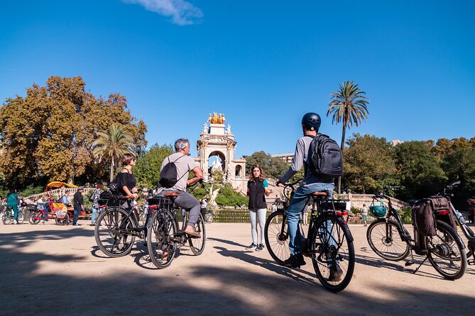 Barcelona Bike tour, Gaudí houses or beach bike or eBike tour - Barri Gòtic and El Born: Medieval Barcelona in 25 Minutes