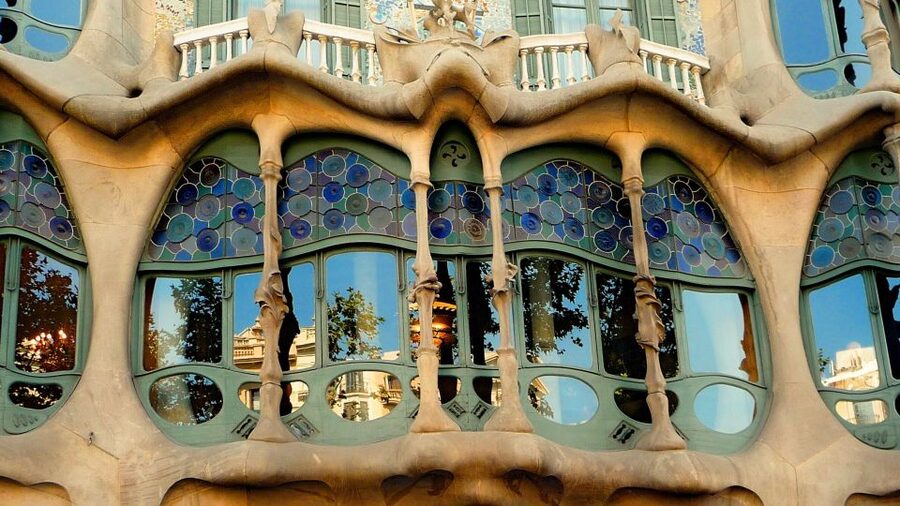 Barcelona: Bike Tour & Sagrada Familia Skip-the-Line Tickets - Key highlights at a glance
