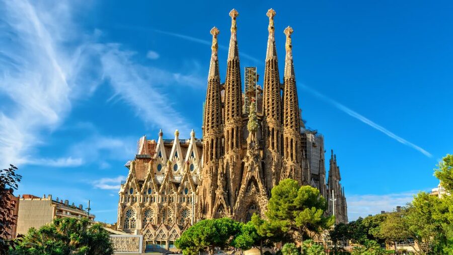 Barcelona: Bike Tour & Sagrada Familia Skip-the-Line Tickets - Why a bike tour is the smart way to understand Barcelona