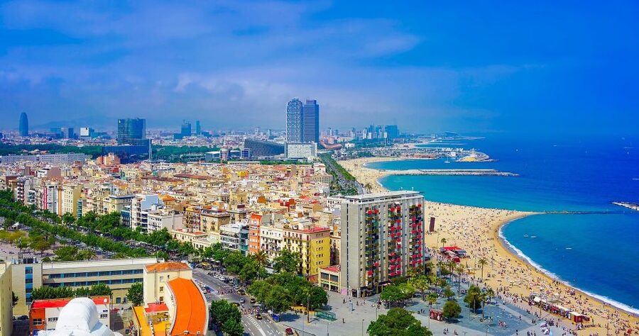 Barcelona: Bike Tour & Sagrada Familia Skip-the-Line Tickets - La Sagrada Familia with skip-the-line tickets: what you gain