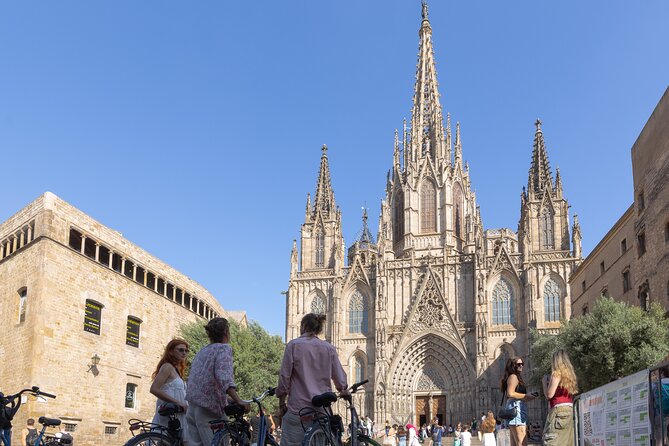 Barcelona Bike Tour: Your First Time Highlights with Locals - Starting in Plaça Reial: The quick way to get oriented