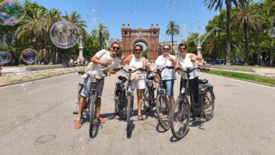 Barcelona: City Highlights Bike Tour with Locals - Price and Value: What $32 Covers (and What It Doesn’t)