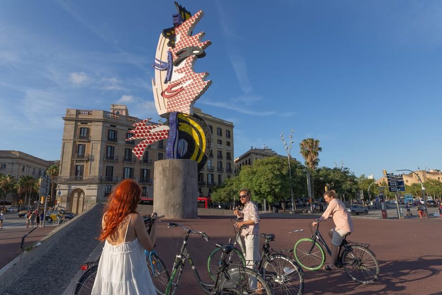 Barcelona: City Highlights Bike Tour with Locals - Your Guide’s Style: Local Storytelling You Can Use Tomorrow