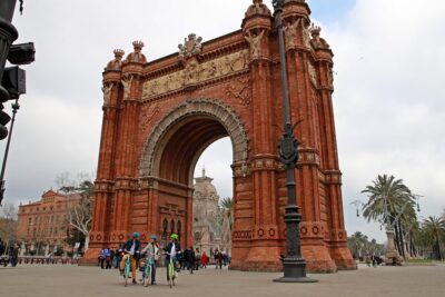 Barcelona E-Bike Guided Tour with Montjuic Hill - Arc de Triomf and Parc de la Ciutadella: warm-up scenery without overthinking