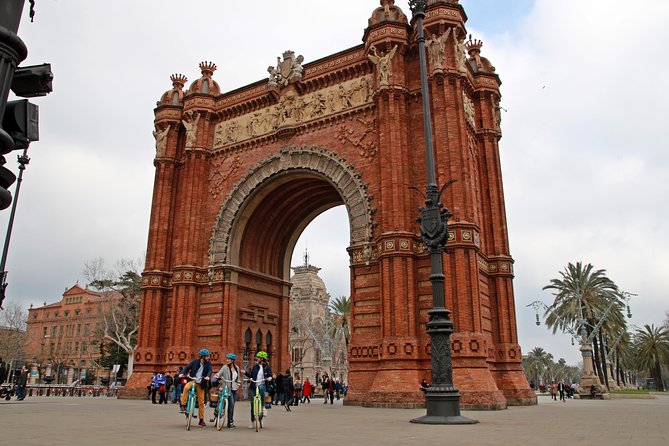 Barcelona E-Bike Guided Tour with Montjuic Hill - Arc de Triomf and Parc de la Ciutadella: warm-up scenery without overthinking