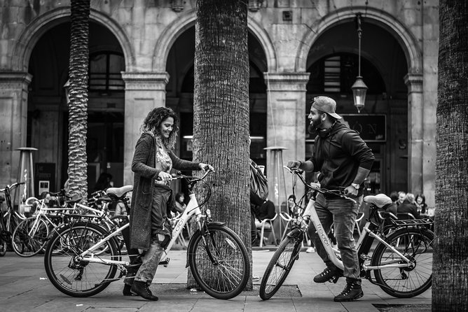 Barcelona E-Bike Photography Tour - E-bike comfort and safety: what to expect before you worry