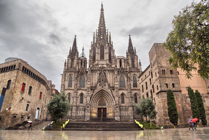 Barcelona E-Bike Small Group Tour with Tapas & Wine Tasting - Quick highlights