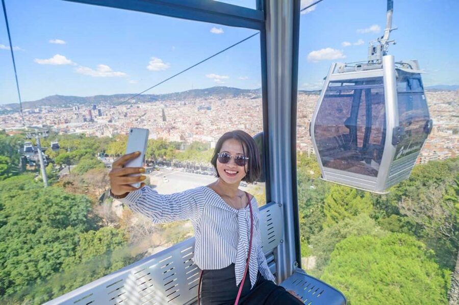 Barcelona: E-Bike Tour with Montjuic Cable Car & Boat Ride - Sailing the coastline: the sea-level view you can’t fake