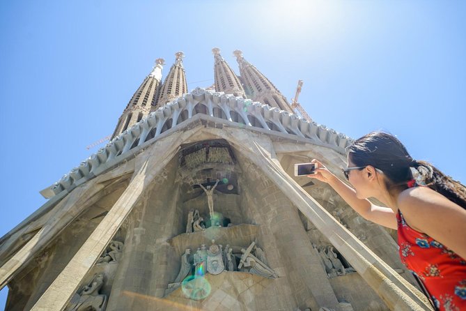 Barcelona eBike Small Group Tour with entrance to Sagrada Familia - Meeting Point: Where You Start and What to Expect at 11:00 am