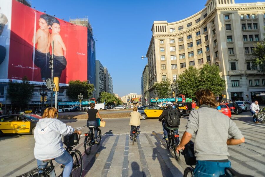 Barcelona eBike Tour with Wine and Tapas Experience - Parc de la Ciutadella: Photo Stop With a Breather