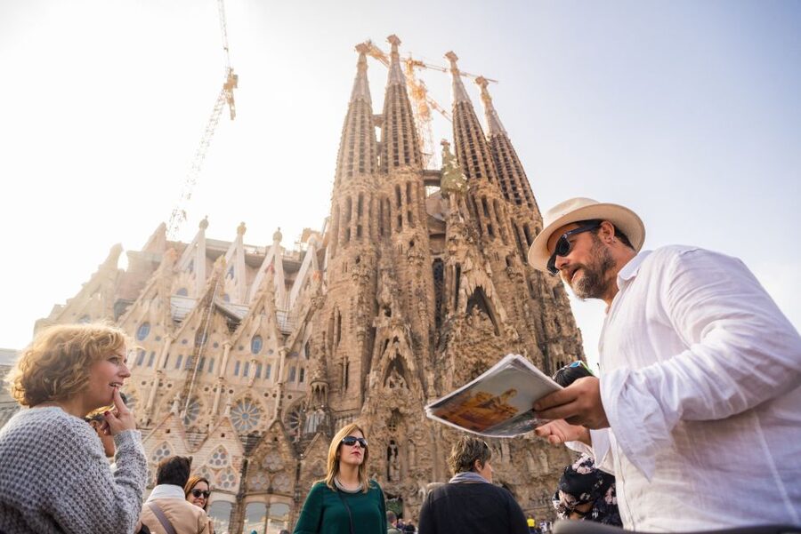 barcelona: Gaudi Highlights eBike tour - Where you meet, how the bike day starts, and what to do with your nerves